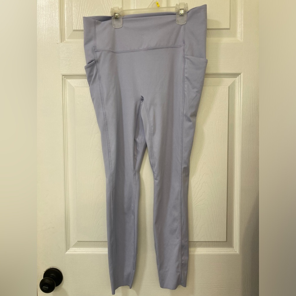 All in Motion Lavender Pocket Leggings Size Large